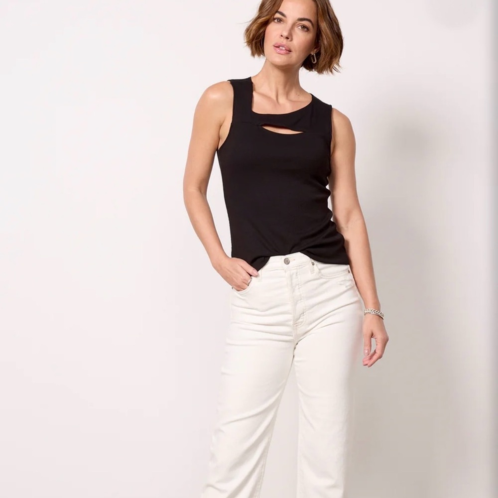 Black Sleeveless Cutout Top - Picture 3 of 7